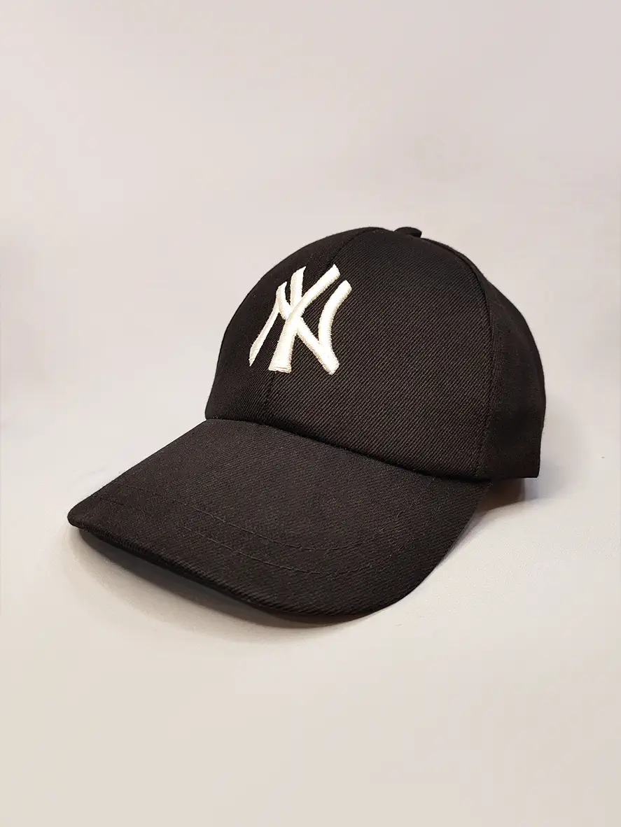 خرید کلاه مشکی با NY سفید