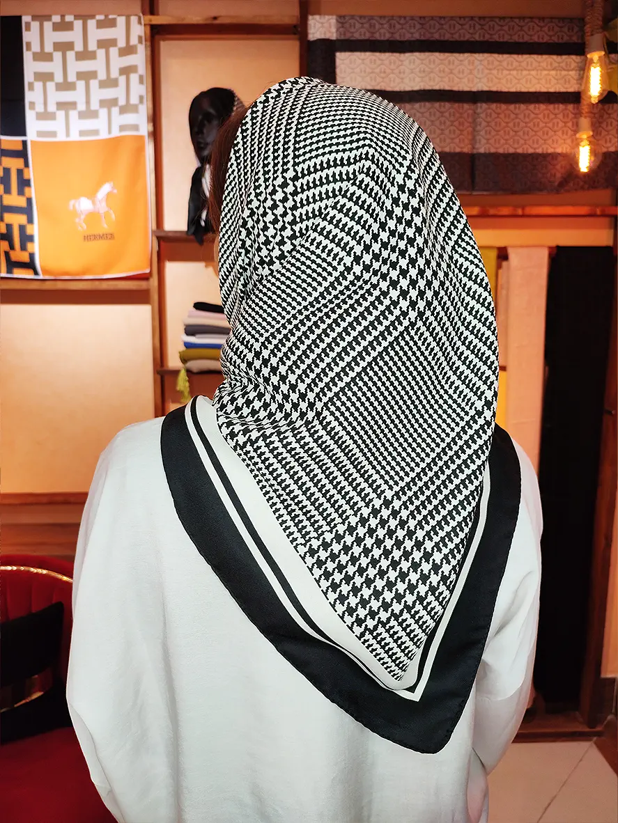 خرید روسری قواره 70 سیاه و سفید