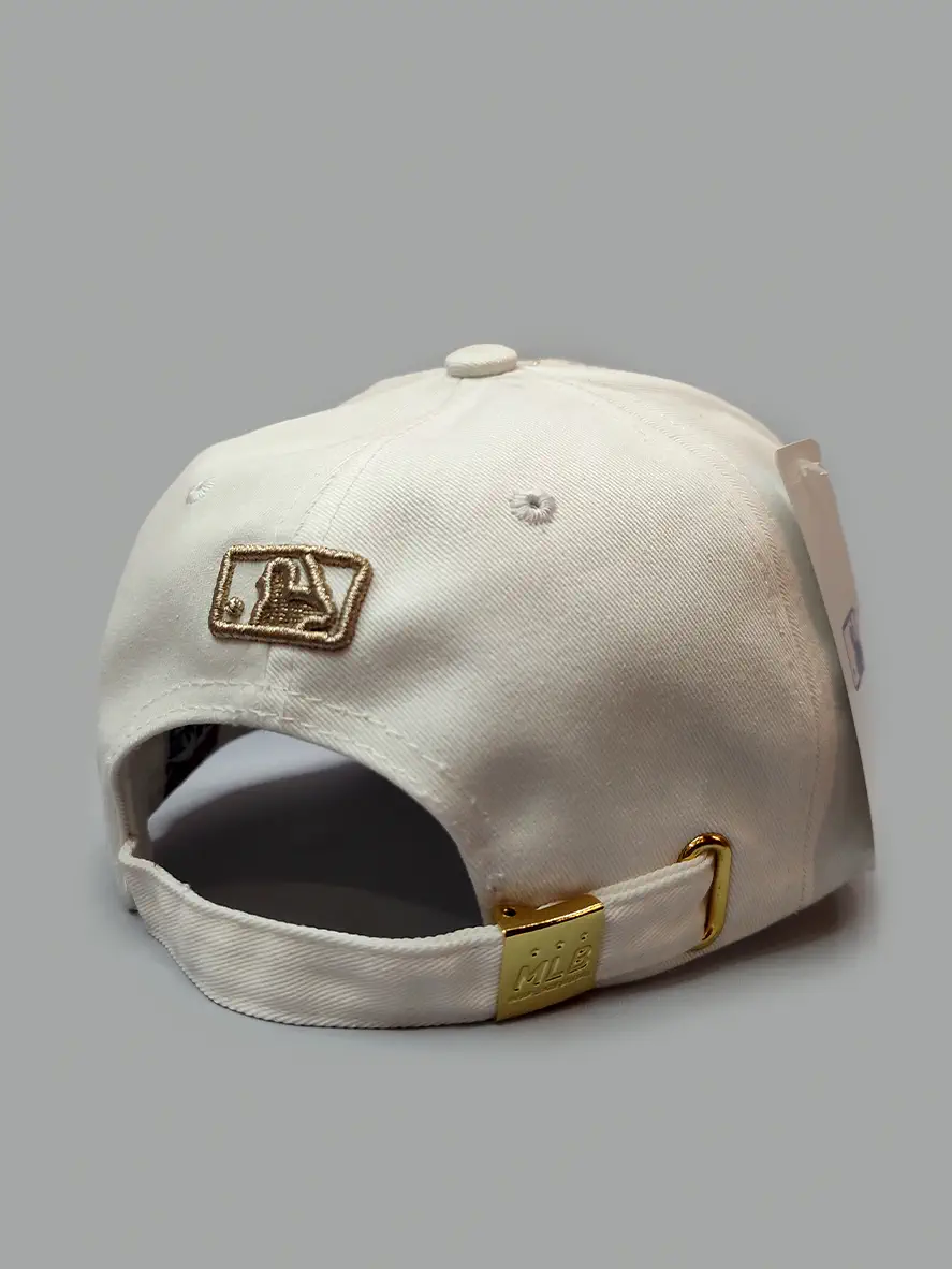 کلاه بیسبالی سفید با طرح ان وای طلایی اورجینال