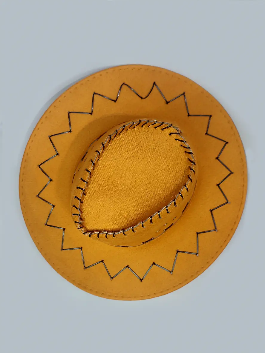 کلاه کابویی رنگ عسلی نمدی با بند چرم کد 8069