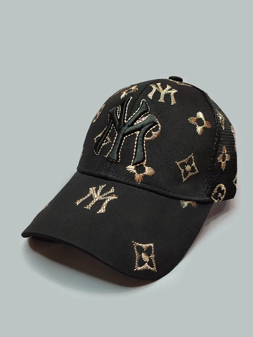 کلاه کپ مشکی پشت تور NY طلایی