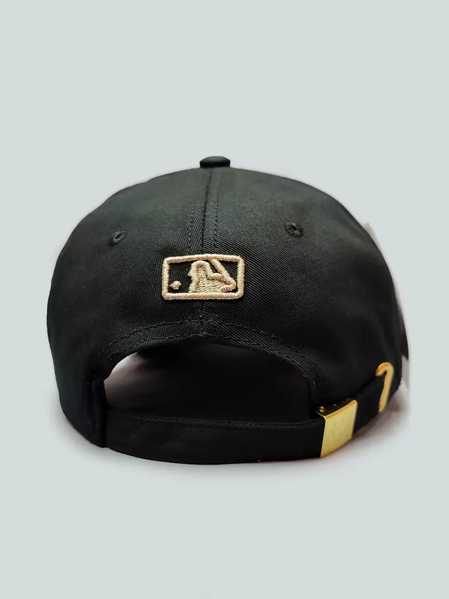کلاه کپ مشکی مدل NY طلایی پشت سگکی وارداتی کد 6760