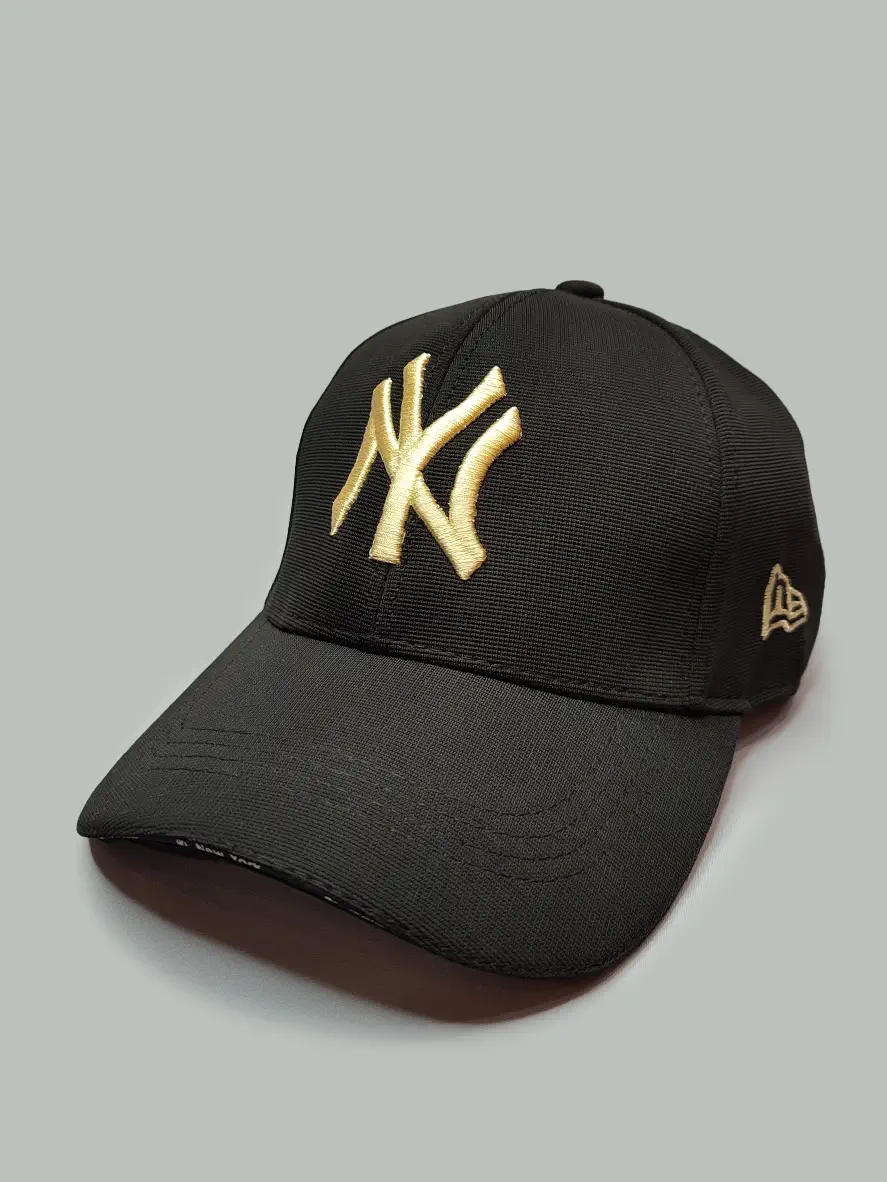 کلاه کپ NY طلایی با نقاب نیویورک